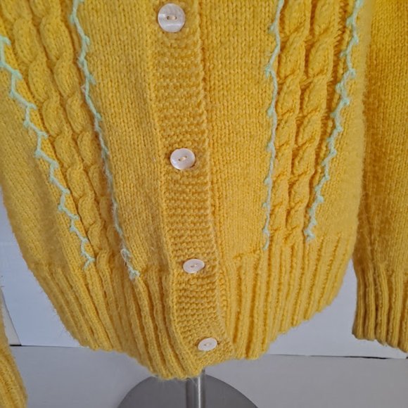 Vintage Handmade Cardigan Sweater Yellow Aqua Trim 7 Mother of Pearl But… - Picture 5 of 11